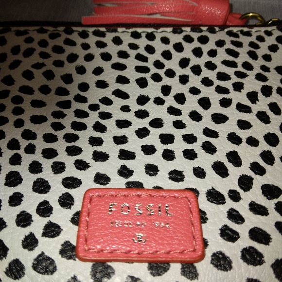 Fossil leather wristlet.Used Condition - Picture 2 of 4